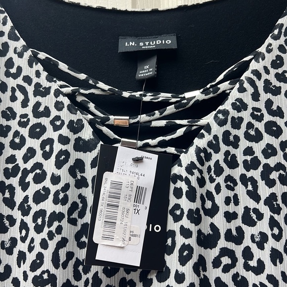 NWT blouse - Picture 2 of 3